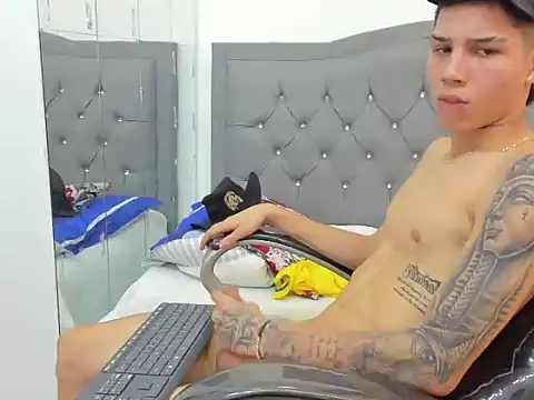 paul_ponce live cam on StripChat