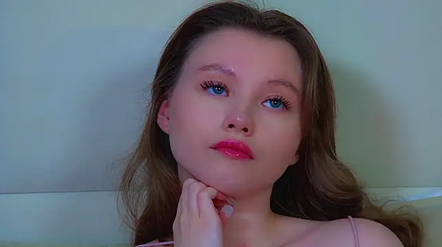 KeiraAsti live cam on StripChat
