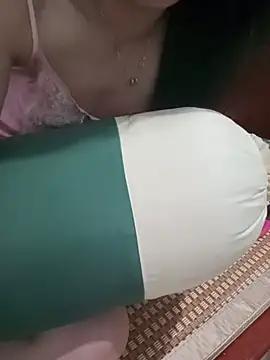 Sweet-Berryy live cam on StripChat