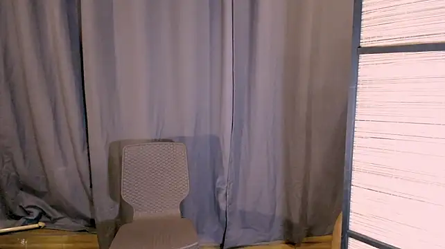 hugecock_kate live cam on StripChat