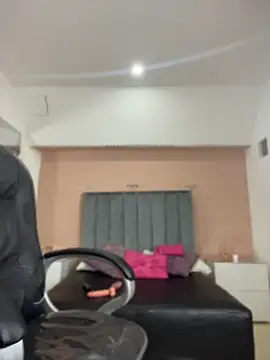 MiaPortmass_ live cam on StripChat