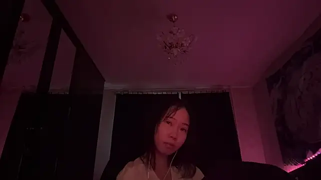 DelorasHemp live cam on StripChat