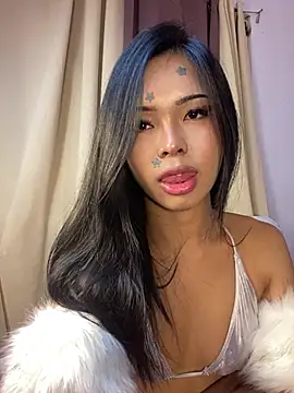 Model: MiaraLove