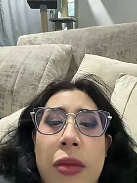 Vi_anayaa live cam on StripChat