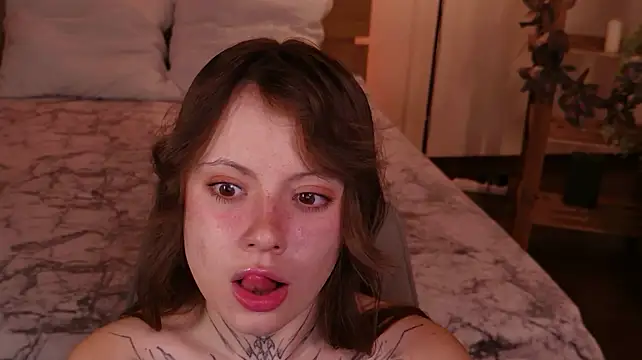 HeavenSinss live cam on StripChat
