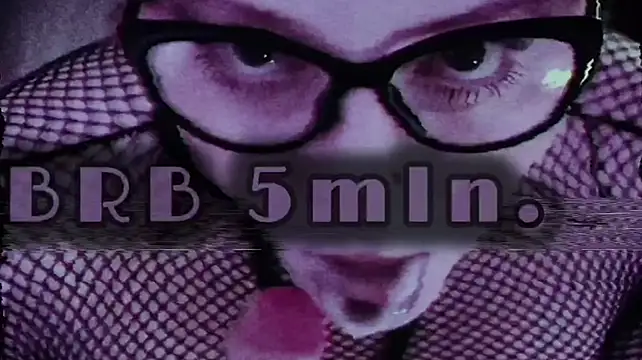 MilanaSkyingg live cam on StripChat