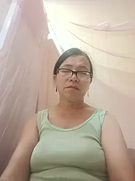 Chilly-wet live cam on StripChat