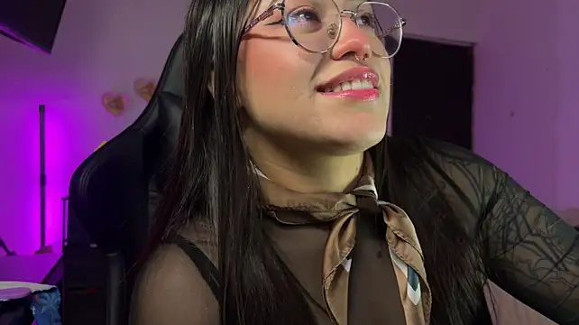 Lilyhotson live cam on StripChat