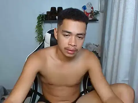 curlyasian_njxx live cam on StripChat