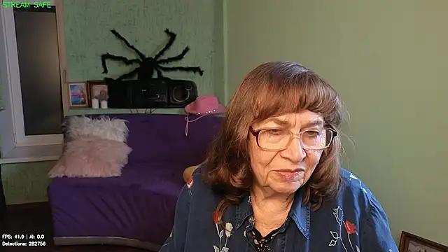 Betty_Brick live cam on StripChat