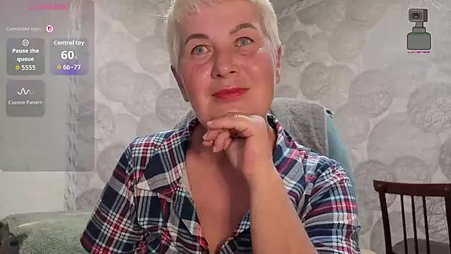 NicoleOlla live cam on StripChat