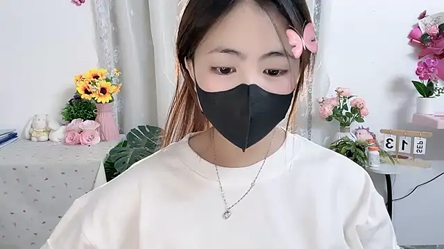 MIJ-Uwuu live cam on StripChat