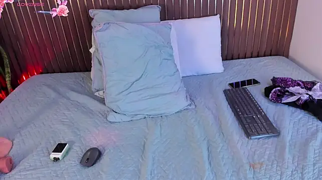 HoneyMilf_ live cam on StripChat