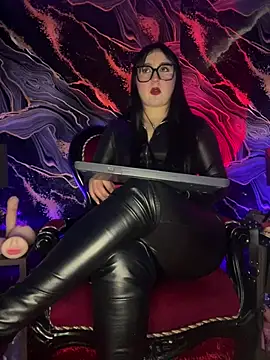 Madamedaphne_ live cam on StripChat