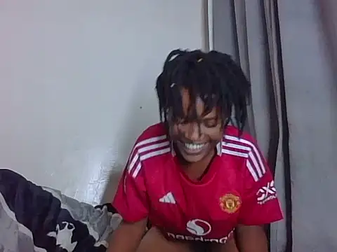 prettyshontel live cam on StripChat