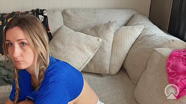 PrettyLilTwinkles live cam on StripChat