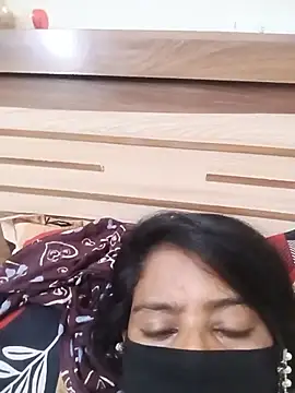 RaatkiRaani69 live cam on StripChat