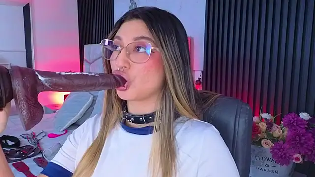 gabrielakassi (F young) - Soft gag tease & smile (15s hold)