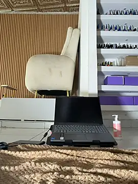 Yasmina_Noir