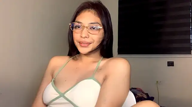 Hazelanne live cam on StripChat