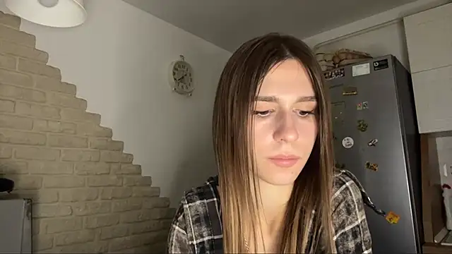ZaraGuyette live cam on StripChat