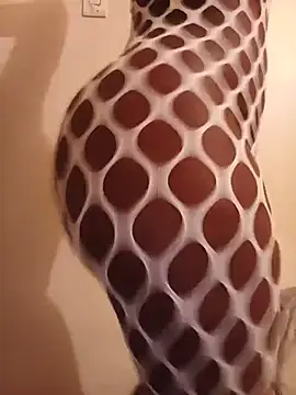 Thickbootynova live cam on StripChat