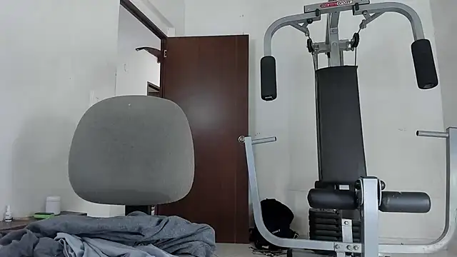 tom_colinn live cam on StripChat