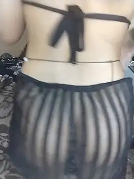 shahinaz-123 live cam on StripChat