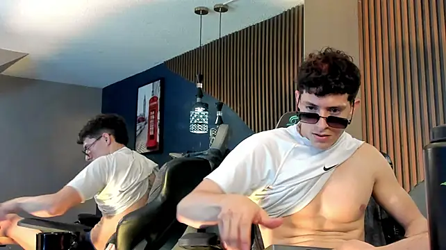 TheGhostforeeonss live cam on StripChat