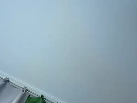 nini200710 live cam on StripChat