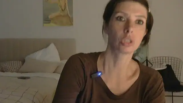 WhiteQueen888 live cam on StripChat