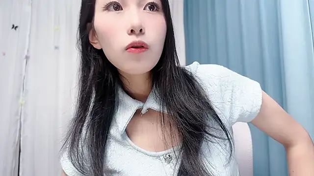 LZL68 live cam on StripChat