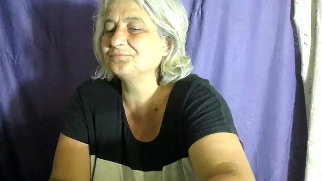 ExquisiteMature live cam on StripChat