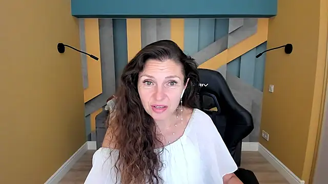 EllaLong live cam on StripChat