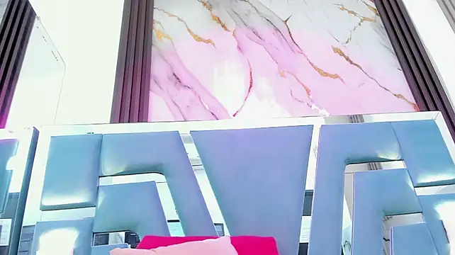 miilaklum live cam on StripChat