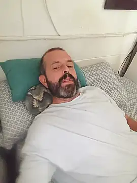 Juanitocamela81 live cam on StripChat