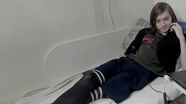 t1nyshyly (M young) - Cumming