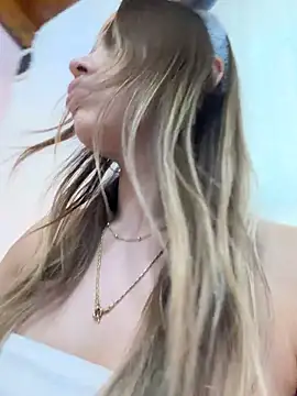 selina-sky (F young) - Show my ass and I put oil on it 😈🫦💋