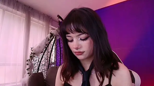 mavis_black live cam on StripChat