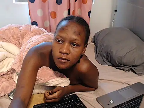 CandyLovesU2 live cam on StripChat