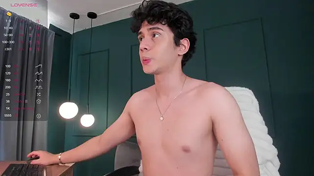 Milan_saint live sex cam