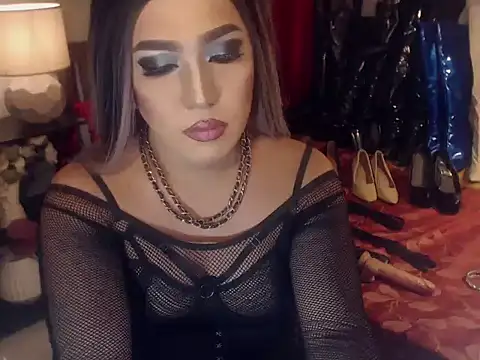 SamanthaAlmazora live cam on StripChat