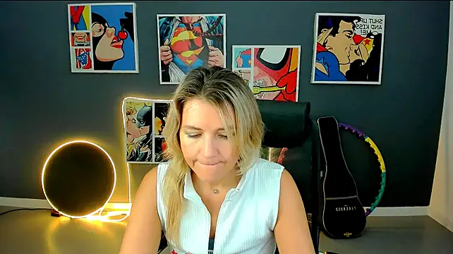 NicoleHitman live sex cam