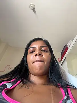 Indiazinhax live cam on StripChat