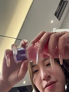 uugirl00 (F young) - 精油涂抹胸💦