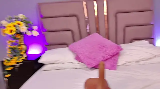 AndreeaStorm live cam on StripChat