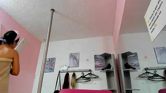 CAMILA--REY live cam on StripChat