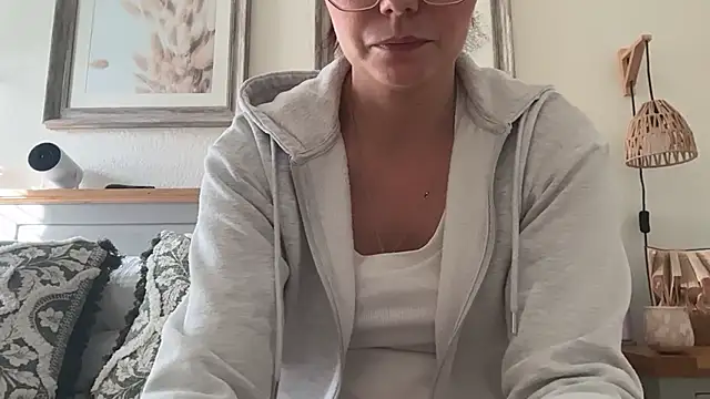 natural-ella31 (F young) - Last tipper gets a picture 🔥🥵