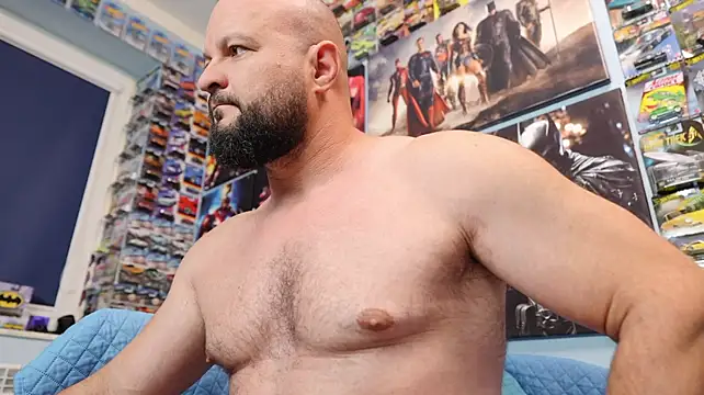 Muscle_Bear live cam on StripChat