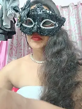 thanusi_2 live cam on StripChat